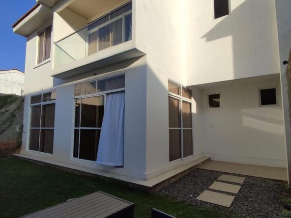 3 bedroom plus dsq townhouses 4 bedroom plus dsq townhouses for sale in a gated community in Gataka. Morgage accepted. Ksh 15.4 Million Musilli Homes