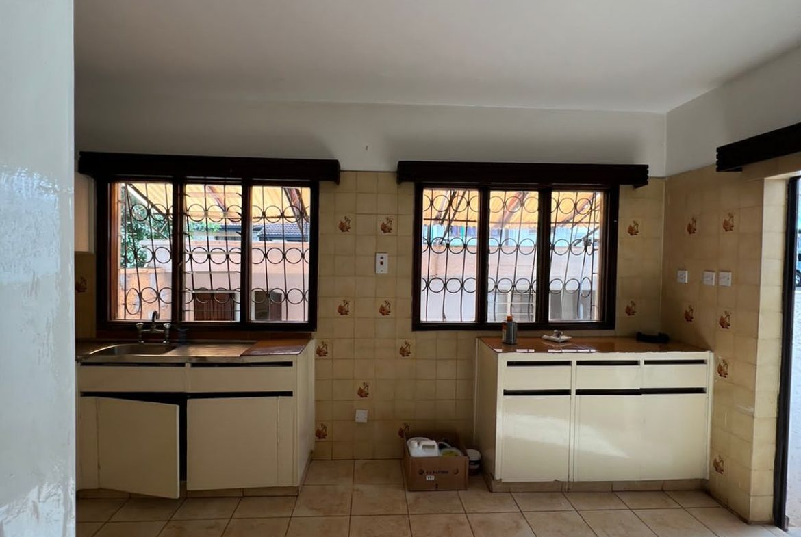 4 bedroom plus dsq townhouse to let in Loresho. In a gated community, shared swimming pool. Rent 180,000. For sale similar unit for kshs 45Million Musilli Homes