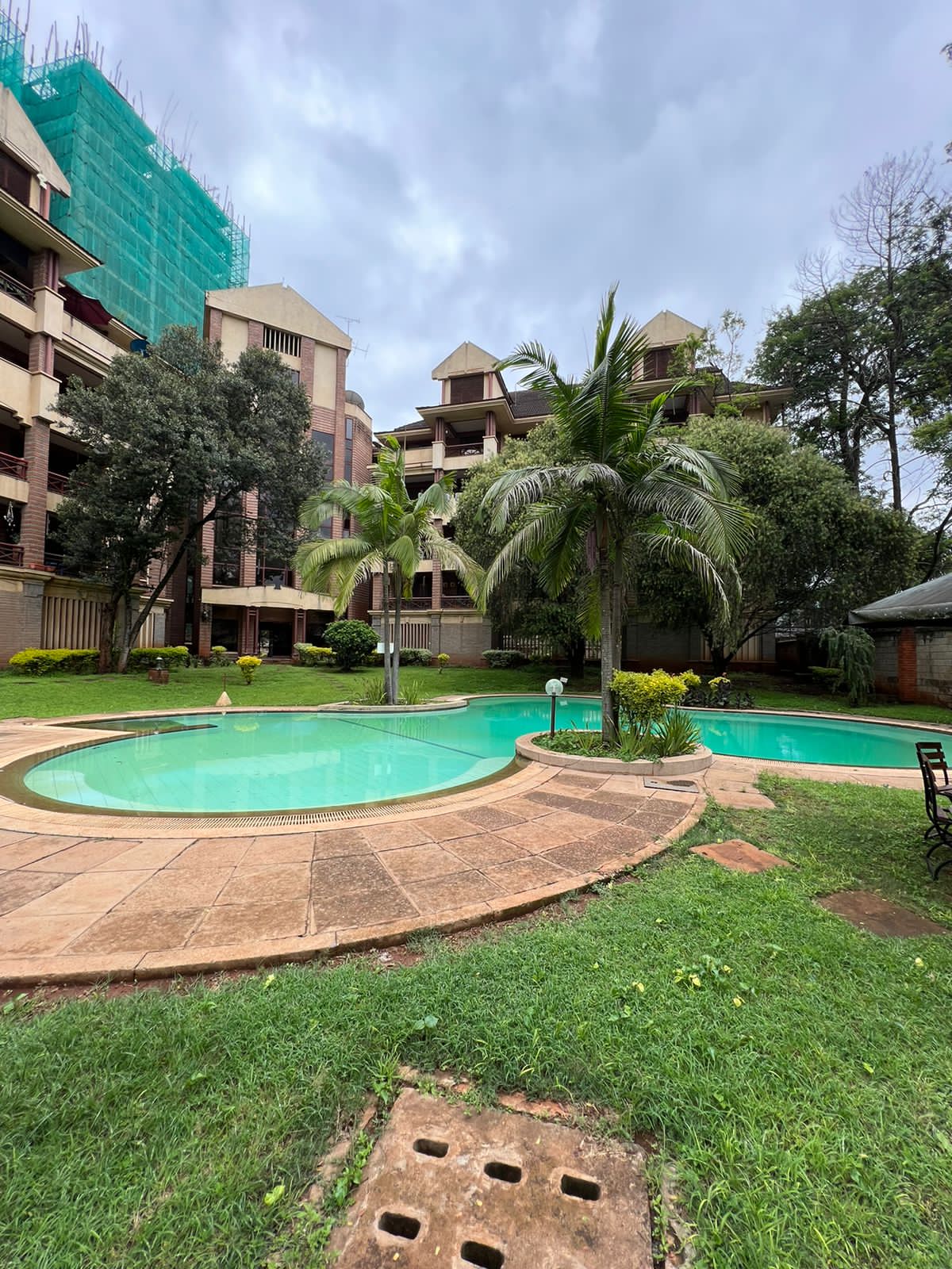 1 acre land for sale near yaya center in Kilimani, Nairobi. With old apartments for residential. Ideal for high rise apartments. 360Million Musilli Homes