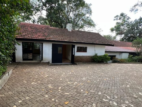 5 bedroom Commercial property in Lavington. On 1acre land. Near lavington mall. Ideal for silent office. Rent per month kshs 500,000 Musilli Homes