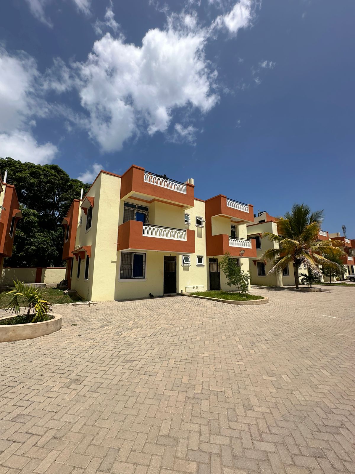 3 bedroom holiday homes for sale in Mtwapa Mzabaraoni. Gated community with 50 units. Ready for occupation. Price: Ksh 8.5million Musilli Homes