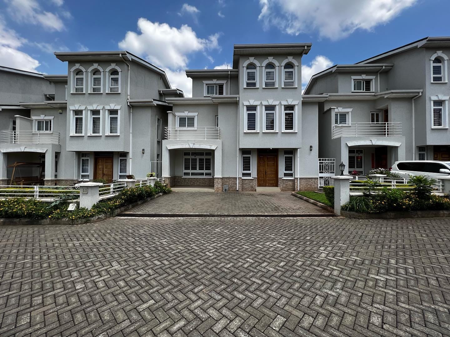 Modern 5 bedrooms with sq townhouse to let /sale in the leafy suburbs of Lavington near lavington mall. rent kshs 250,000 sale kshs 60 Million Musilli Homes