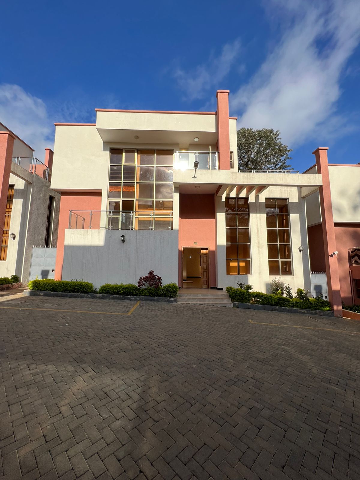 5 bedroom plus dsq townhouses for sale in Lavington, Nairobi. In a gated community. Sale at kshs 64Million negotiable Musilli Homes