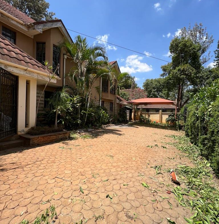 4 bedroom plus dsq townhouse for sale in Lavington, Nairobi. In a gated community of 3 houses. big mature garden. Sale at kshs 80Million Musilli homes