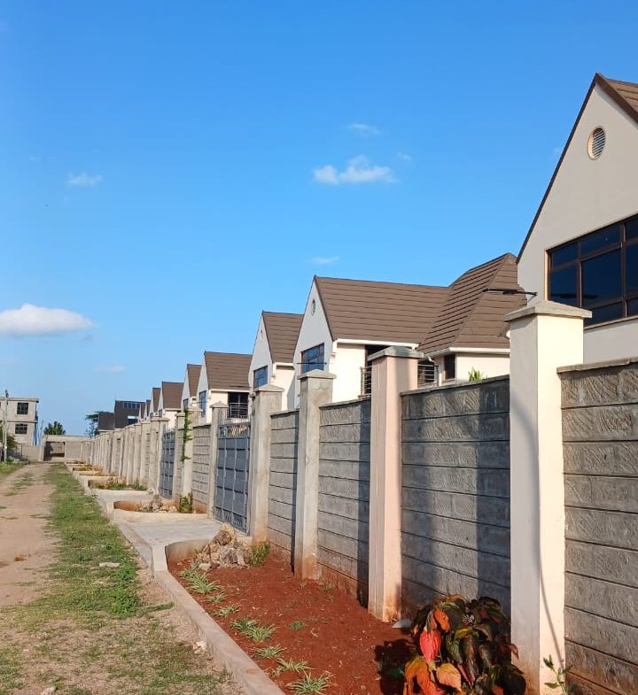 5 Bedrooms Villa To Let in Syokimau. Solar panels. In a Gated community. 5 bedrooms. 120k monthly Musilli Homes