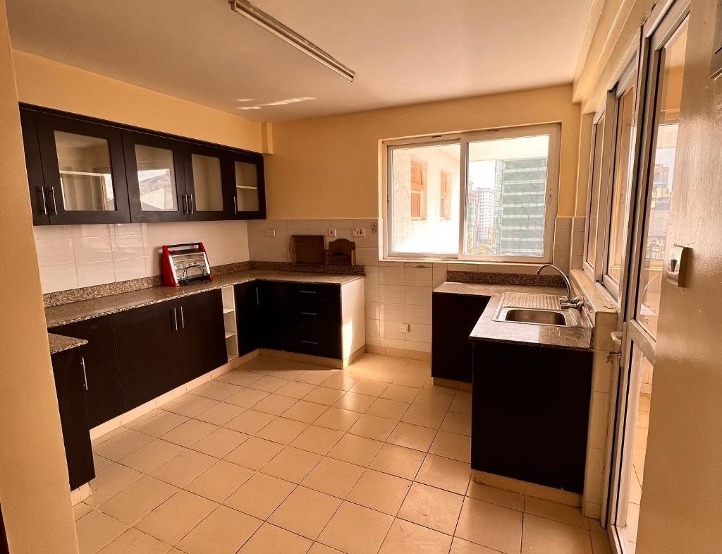 4 bedroom apartment for sale in Kilimani near Yaya center. Few units inthe compound. Lifts. Ksh 18.5m negotiable Musilli Homes
