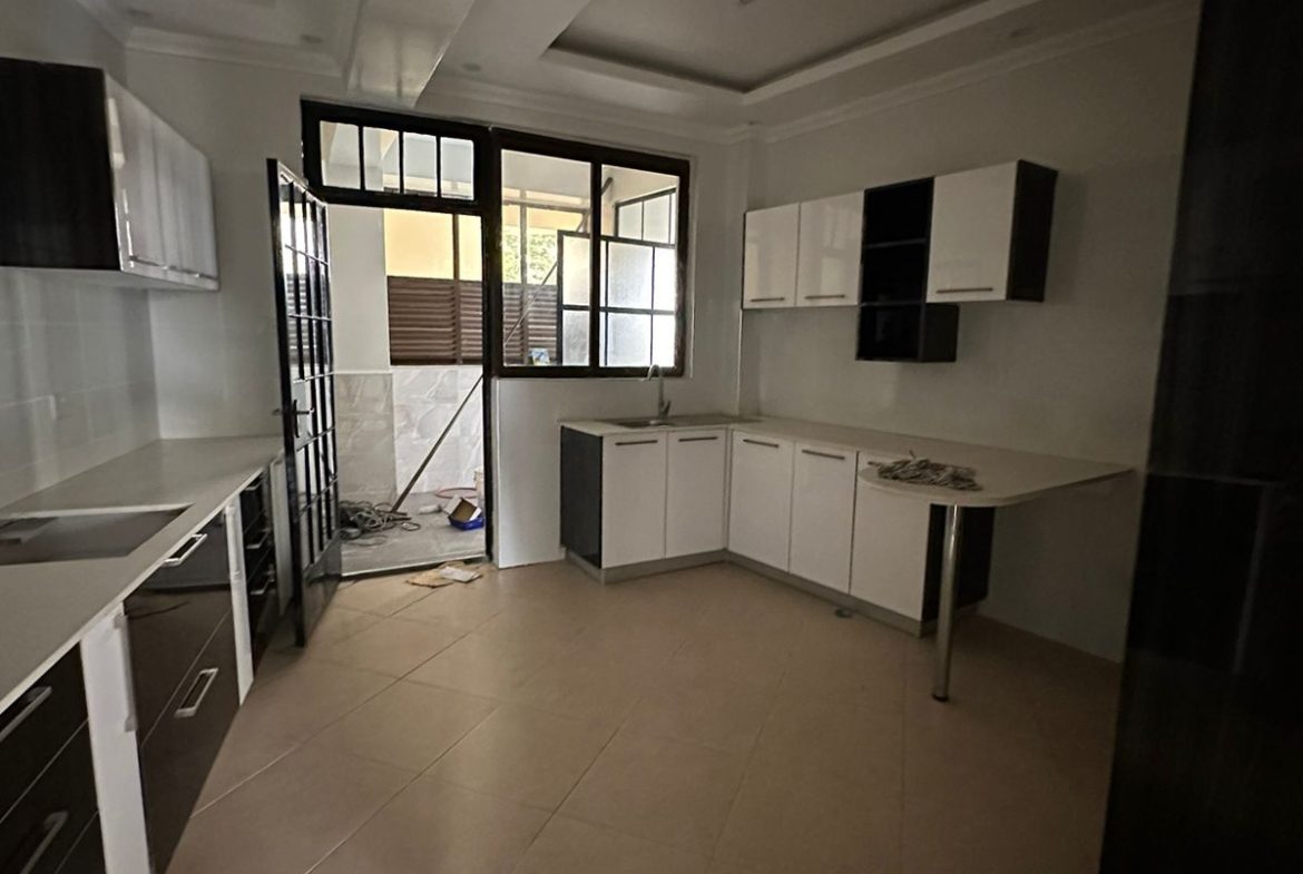 3 bedroom plus Sq apartment to let in Kileleshwa, Nairobi. Detached sq. Has Swimming pool, Gym, High speed lifts. Price Kshs 150,000 a month Musilli Homes