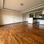 3 bedroom plus a dsq apartment in Kileleshwa. Master bedroom with a jacuzzi. Has club house, back up generator. Rent: 120,000. Musilli Homes