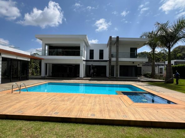 5 Bedroom Townhouse for Sale in Kitisuru Sale price : $1800000 With DSQ Contemporary Finishes All Bedrooms Ensuite