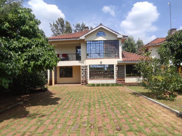 4 Bedroom Plus DSQ Townhouse For Sale with borehole water supply. Asking Price: 15000000. Location: Rongai