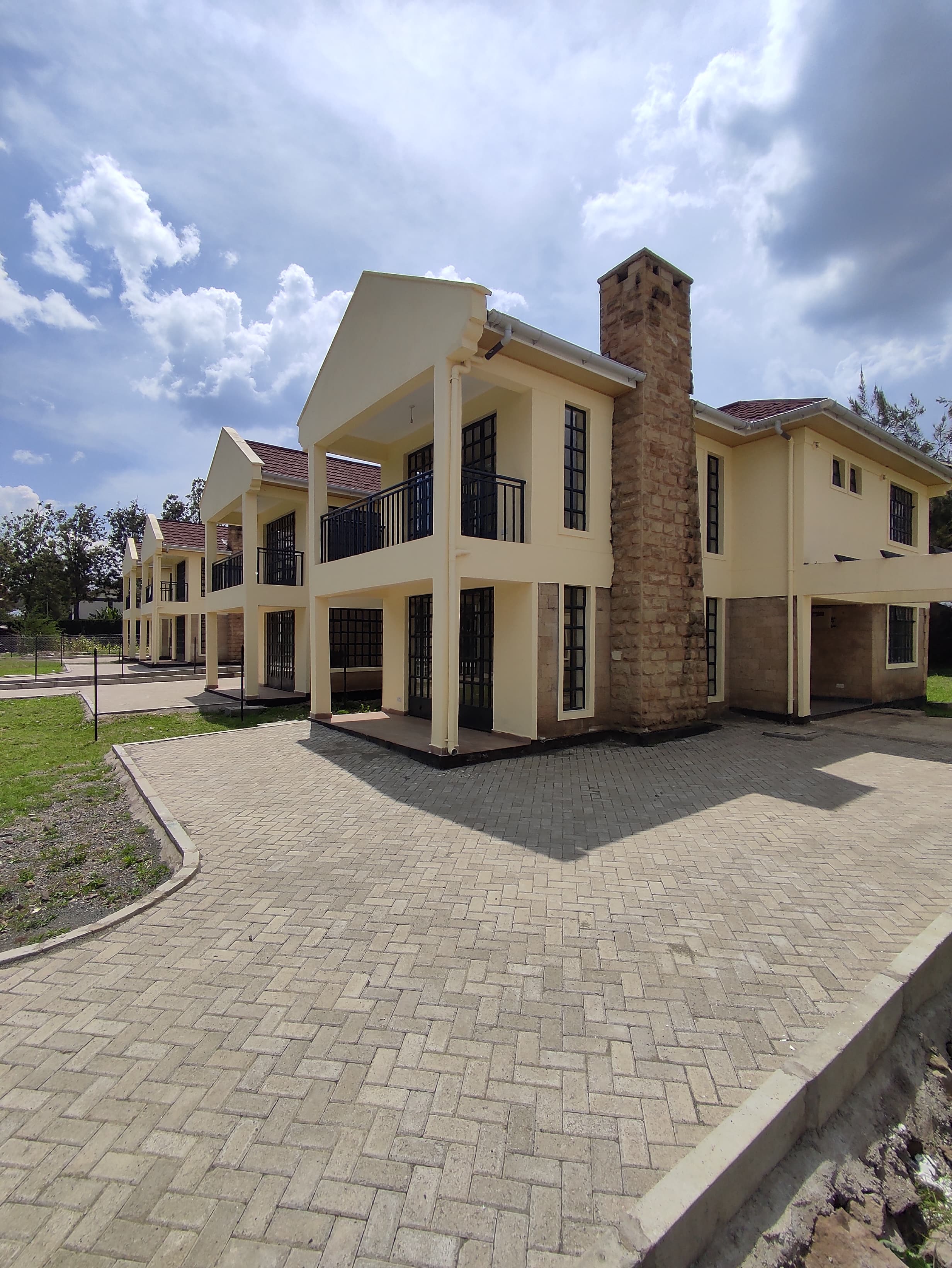 4 Bedroom plus DSQ For Sale and Rent in Rongai. Sale Price: 16000000 Monthly Rent: 60000 Located in a Gated Community Musilli Homes