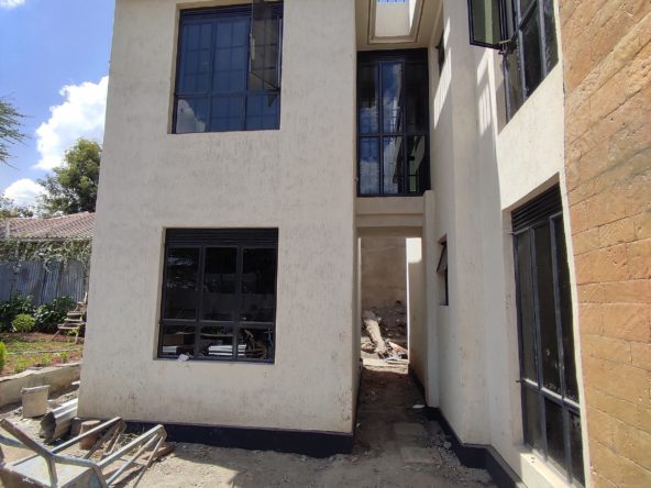 4 Bedroom Townhouse with DSQ for Sale in Rongai. Has a borehole and electric fence to be installed. Asking Price: 18000000. Musili Homes