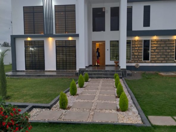 4 Bedroom Villa For Sale in Joska. Has Ensuite DSq and Outdoor Barbecue.Asking price is 27000000