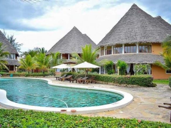 2 Bedroom Villa For Sale in Malindi with a private swimming pool, direct access to the beach. Asking Price: KSh 15M