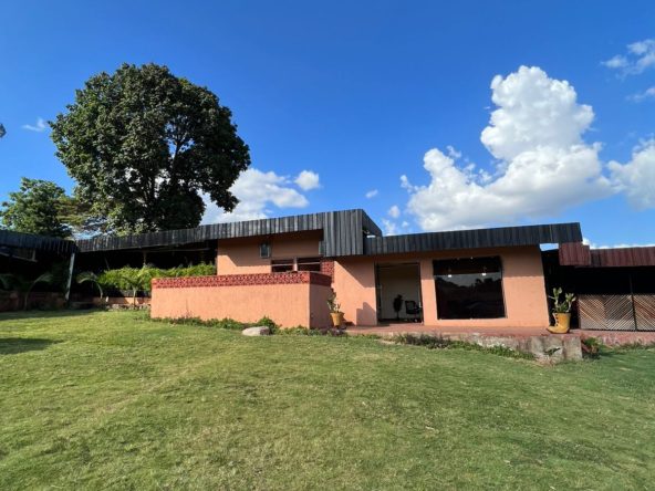 Bar and restaurant to Let along kiambu road with Spacious garden for outdoor events, Sufficient space for 50 cars and more. Asking 400K per month