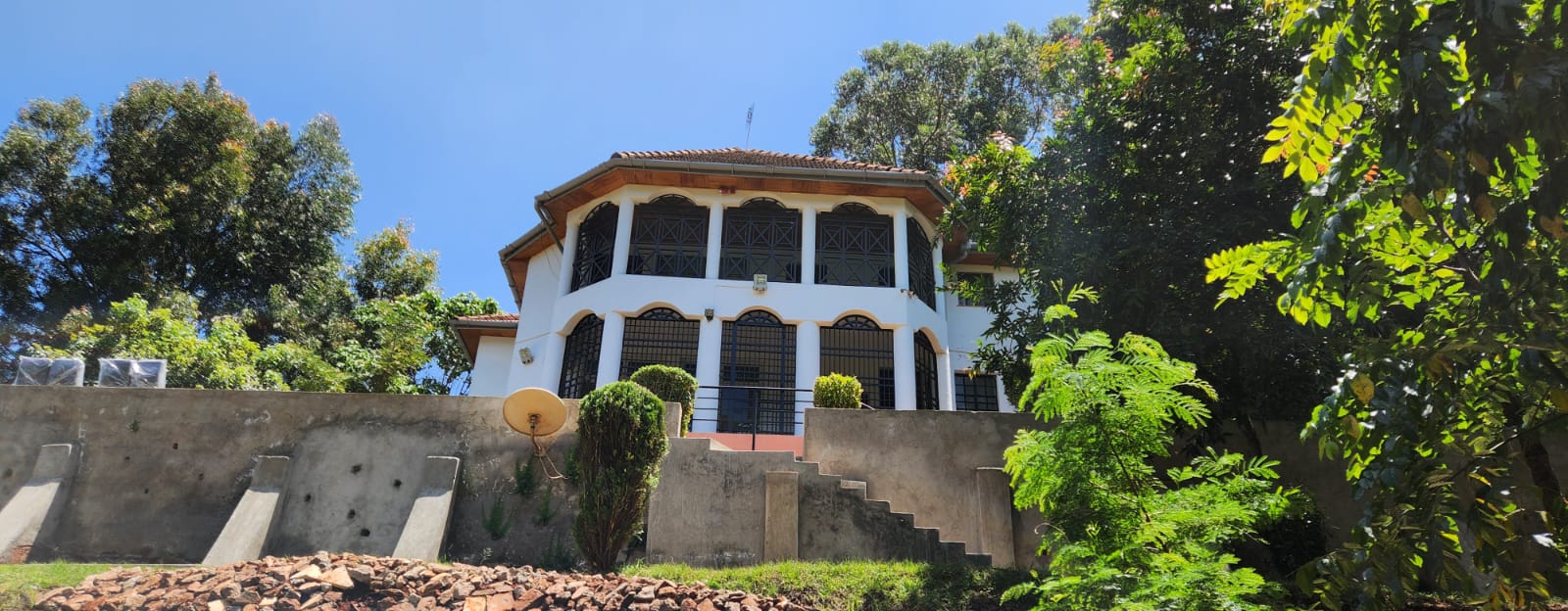 6 Bedroom Mansion For Sale in Kitisuru. Has all Bedroom ensuite with a garden and in a gated community. Asking price: 88M. Musilli Homes