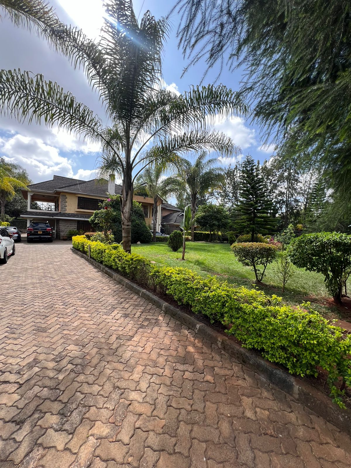 5 Bedroom House with Two DSQs. All bedrooms Ensuite, Semi-Open Fitted Kitchen, Ample Car Parking and a Garden. Rent Price. 400, 000. Musillli Homes