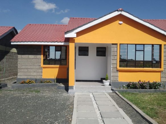 Spacious 3 Bedroom Bungalow For Sale in Kangundo with a master ensuite, ample parking & a biodigester. Asking price: 5.5M