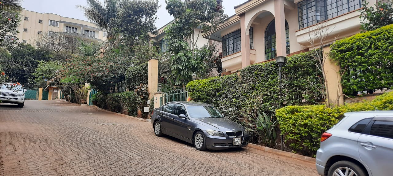 Spacious 4-bedroom townhouse In Westlands with a spacious sitting area, closed kitchen and a share swimming pool. Asking Price: 55M . Musilli Homes