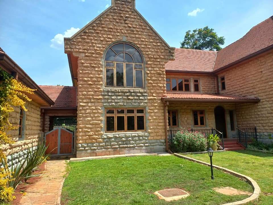 Spacious 6 Bedroom Mansion For Sale in Karen, with cabro-paved paths, garden, ample parking and in a gated community. KSh. 110M. Musilli Homes.
