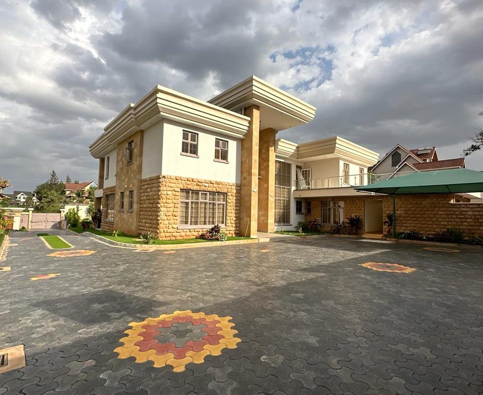 Modern 5 Bedroom Mansion For Sale in Kiambu Road. In gated Community, well manicured garden and cabro paved Parking. Asking Price: 85 M.