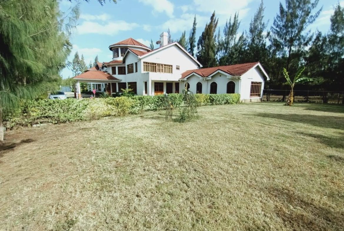 Spacious 7 Bedroom mansion For Sale in Karen, all ensuite with fitted kitchen, gym, dinning room and entertainment room. Asking Price. 100M . Musilli Homes.