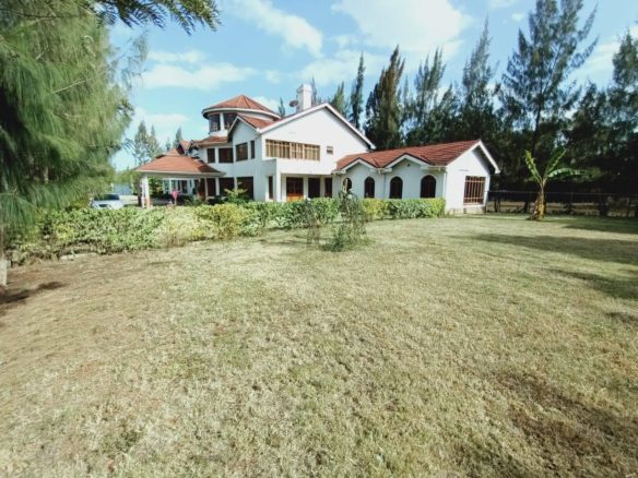 Spacious 7 Bedroom mansion For Sale in Karen, all ensuite with fitted kitchen, gym, dinning room and entertainment room. Asking Price. 100M . Musilli Homes.