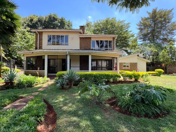 Spacious 5 Bedroom Townhouse Plus DSQ to Let with 2 master en suite, mature garden and Ample parking. Rent Price: Ksh 250k. Musilli Homes.