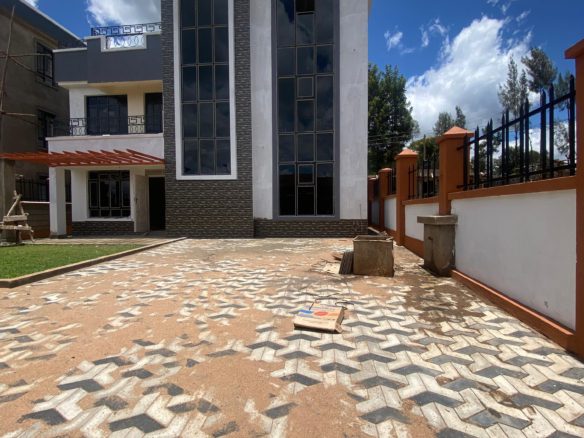 Spacious 5 Bedroom Plus 2 DSQ Townhouse For Sale in Kamiti. Has all en suite bedrooms, good security and a garden. Asking Price. 24.5 M. Musilli Homes.