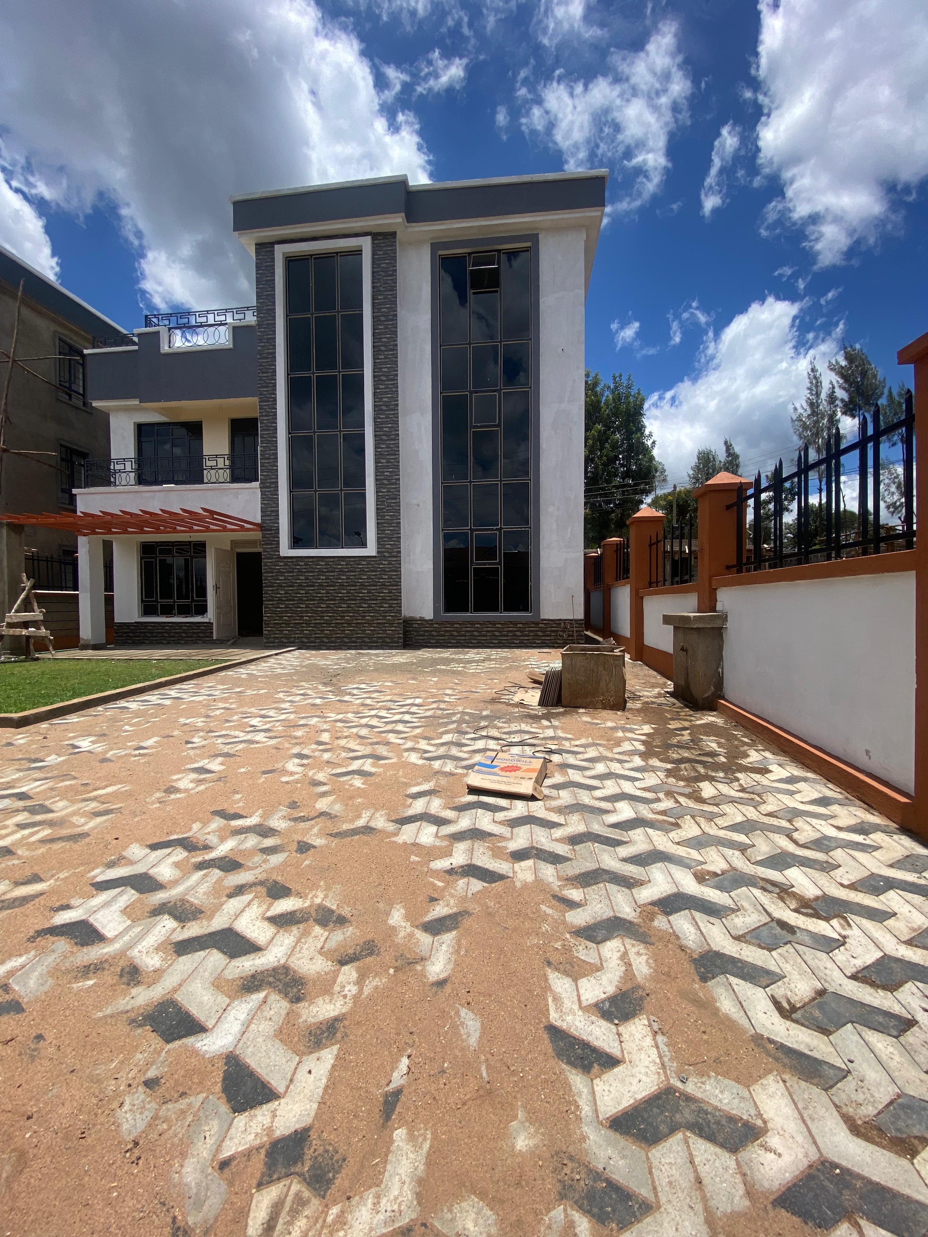 Spacious 5 Bedroom Plus 2 DSQ Townhouse For Sale in Kamiti. Has all en suite bedrooms, good security and a garden. Asking Price. 24.5 M. Musilli Homes.