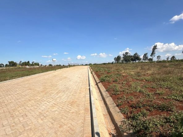 Scenic Prime Land For Sale in Runda. Located in a gated community, with a cabro paved driveway and a ready title deed. Asking Price. 40 M. Musilli Homes.