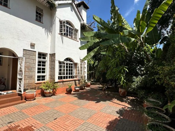 Spacious 4-bedroom townhouse for sale, an all-ensuite kitchen with a closed kitchen plan, pantry outdoor space, and garden. Asking Price. 38.5 M, Musilli Homes.