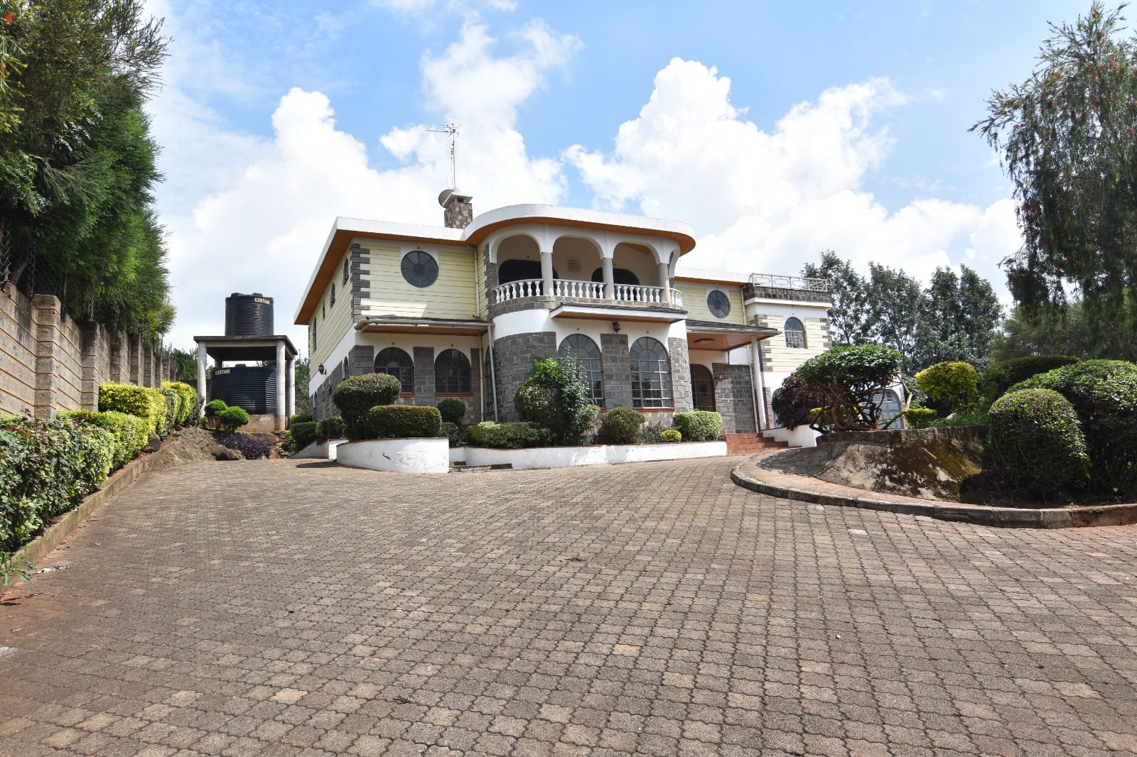 Spacious 7 Bedroom Mansion To Let in Ngong. Has a laundry area, store, cloakroom, DSQ, store, and gate house. Asking Price: 95 M. Musilli Homes.