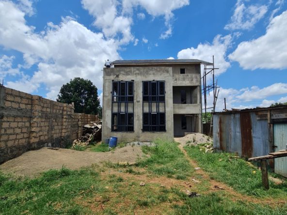 Spacious Unfurnished 4 Bedroom House For Sale in Sigona. 3 phase power installed, QS report available, Total of 10 rooms. Asking Price. 12 M. Musilli Homes.