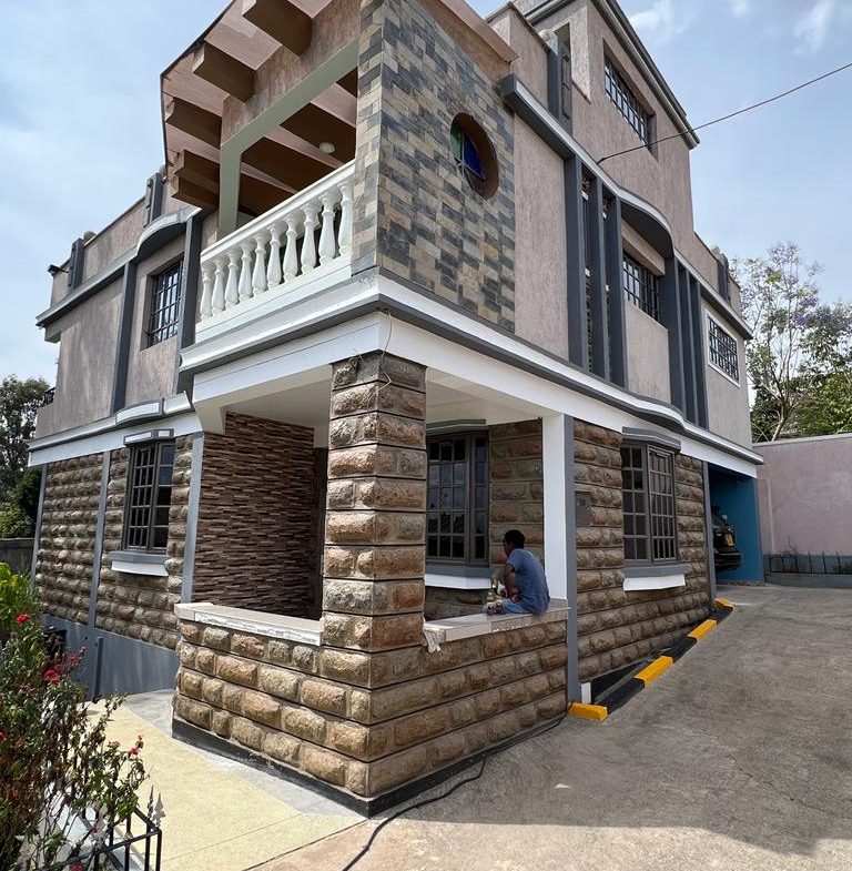 Spacious 4 Bedroom Maisonette with DSQ For Sale. Lounge, decorative gypsum, Modern finishes,30,000-litre water tank. Asking Price. 22M. Musilli Homes.