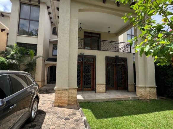 Spacious 5 Bedroom Villa with DSQ For Sale in Lavington. With modern finishing, a garden, and a closed-fitted kitchen. Asking price: 82M. Musilli Homes.