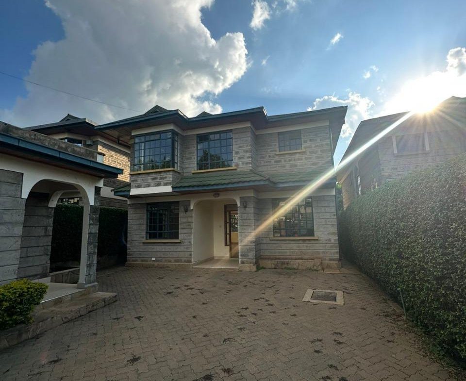 Spacious 4 Bedroom Townhouse For Sale in Muthaiga North. Has spacious bedrooms, ready documents, and parking for 4 cars. Asking Price: 32M. Musilli Homes.
