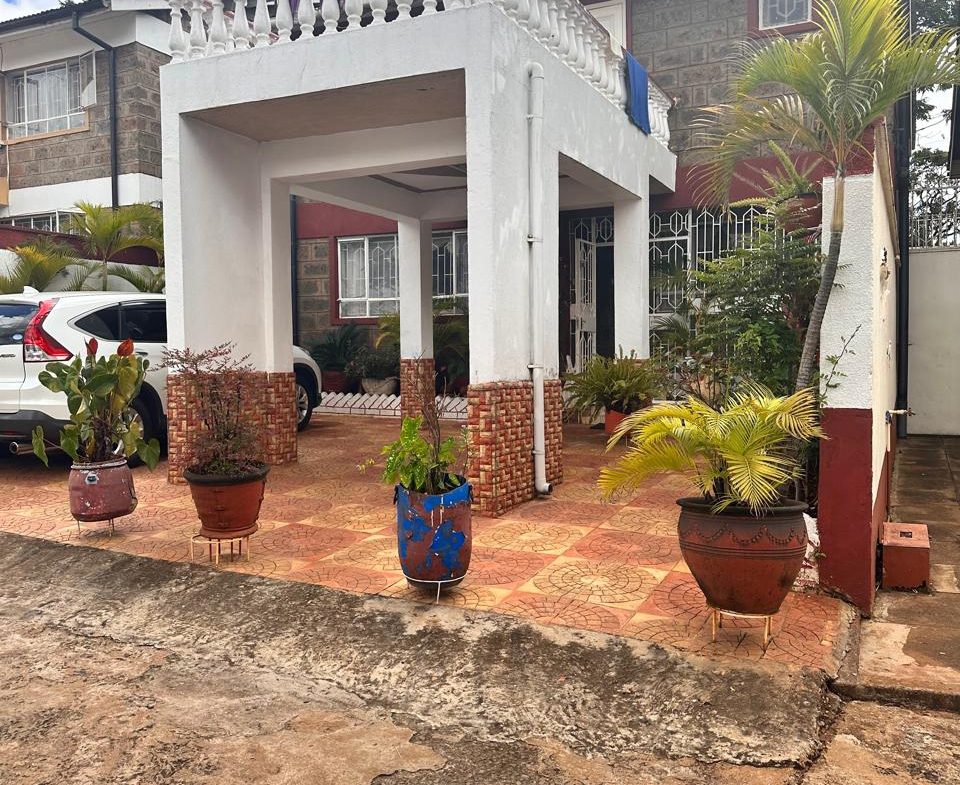 Spacious 5 Bedroom Townhouse For Sale in Westlands. Has 2 Bedroom ensuite, ample parking, and an adequate water supply. Asking Price: 35M. Musilli Homes.