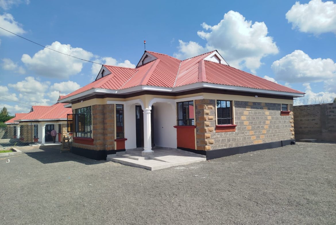 Spacious 3 Bedroom Bungalow For Sale in Kitengela. Sitting in a 1/8 Acre. The asking price: is 6.5 million. Musilli Homes