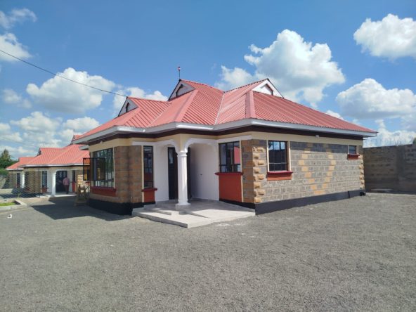 Spacious 3 Bedroom Bungalow For Sale in Kitengela. Sitting in a 1/8 Acre. The asking price: is 6.5 million. Musilli Homes