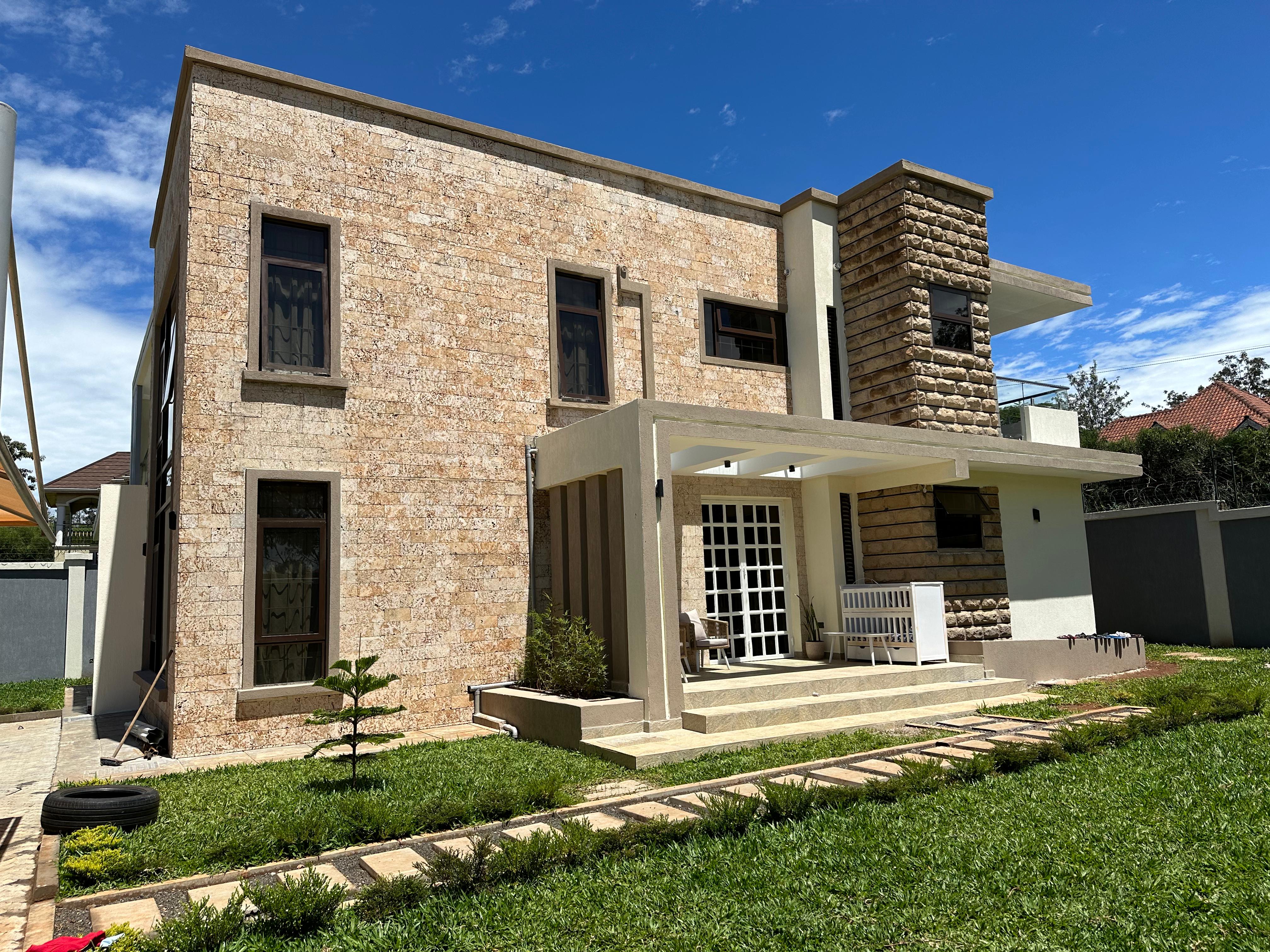 Modern 4 Bedroom Villa with DSQ for sale with a gym, 5 bathrooms, 1/4 acre and a solar water heater. Asking price: 35M. Musilli Homes.
