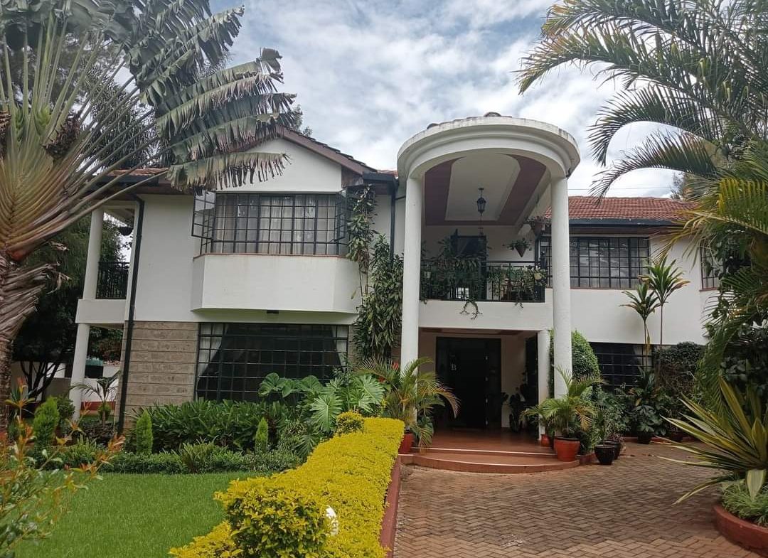 Spacious 4 Bedroom House For Sale in Karen. Has a garden, swimming pool, dsq and parking space for 8 cars. Asking price: 85M.