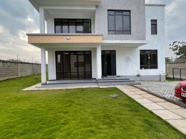 Spacious 3 and 4 4-bedroom townhouse For Sale in Ongata Rongai. Has a garden, ready title deed, and a borehole water. Asking price: From 15M.Musilli Homes.