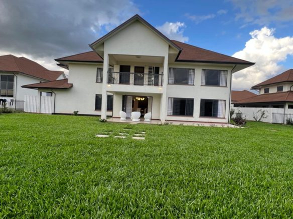 Modern 4 Bedroom Villa For Sale in Runda. In a gated community, has all bedroom ensuite, and sit on 1/4 Acre land. Asking price: 88M. Musilli Homes.
