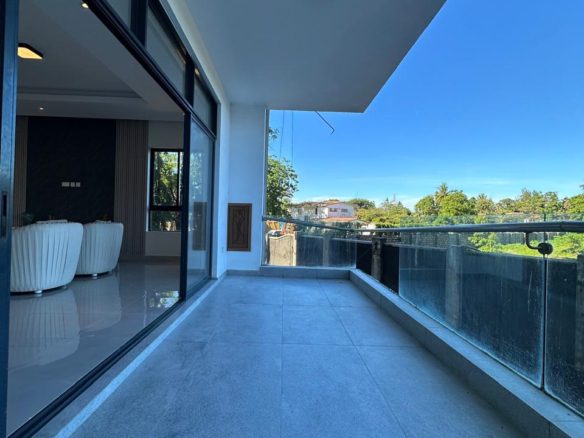 Modern 3 Bedroom Apartment Plus DSQ For Sale in Nyali. Has a large balcony, all ensuite, ample parking, and borehole. Asking Price: Ksh 25.5M. Musilli Homes