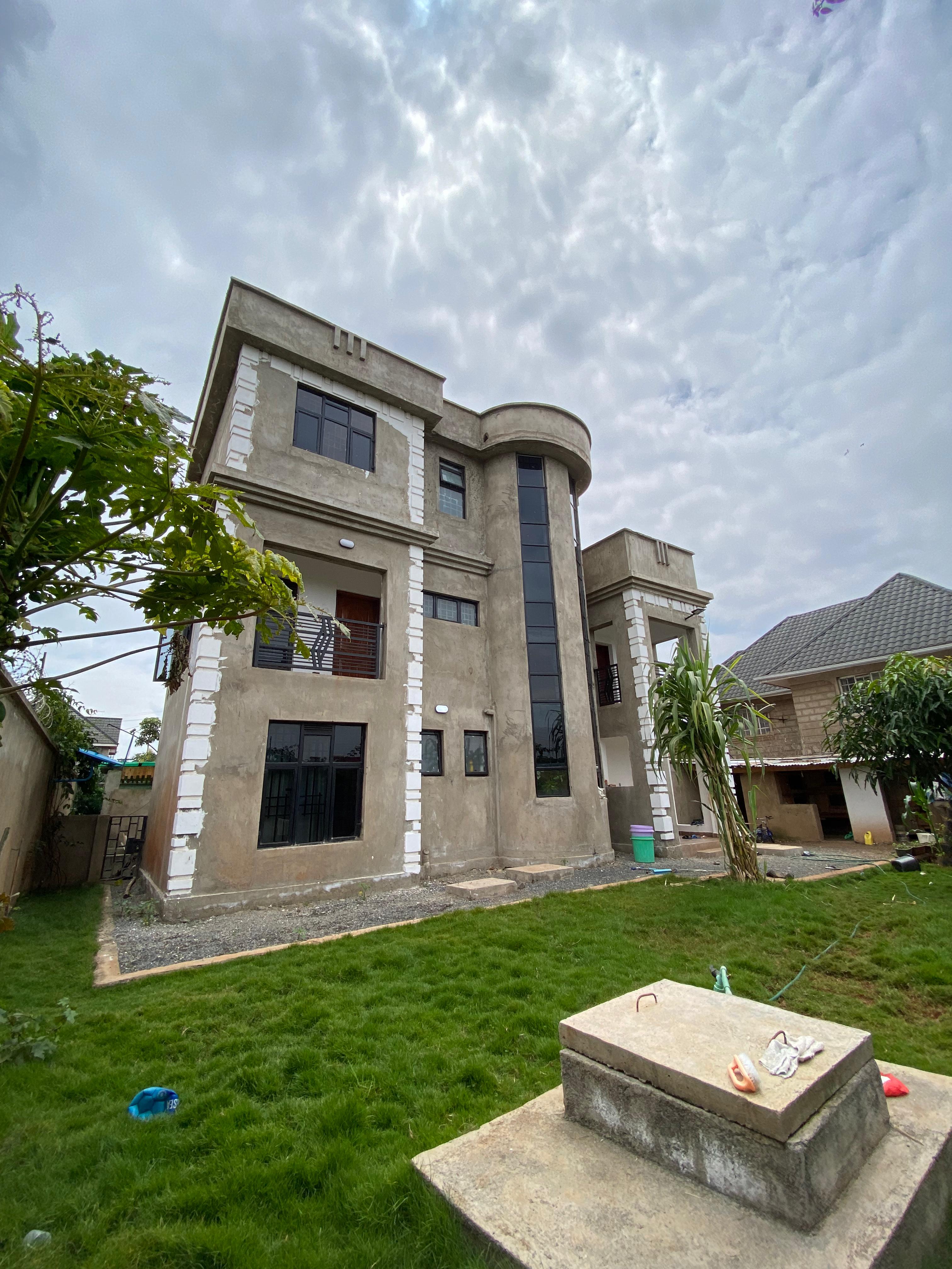 Spacious 6 Bedroom Plus SQ Flat Roof House for Sale. Has a gazebo, mini plunge pool, parking, borehole and a garden. Asking Price: KSH 21M. Musilli Homes