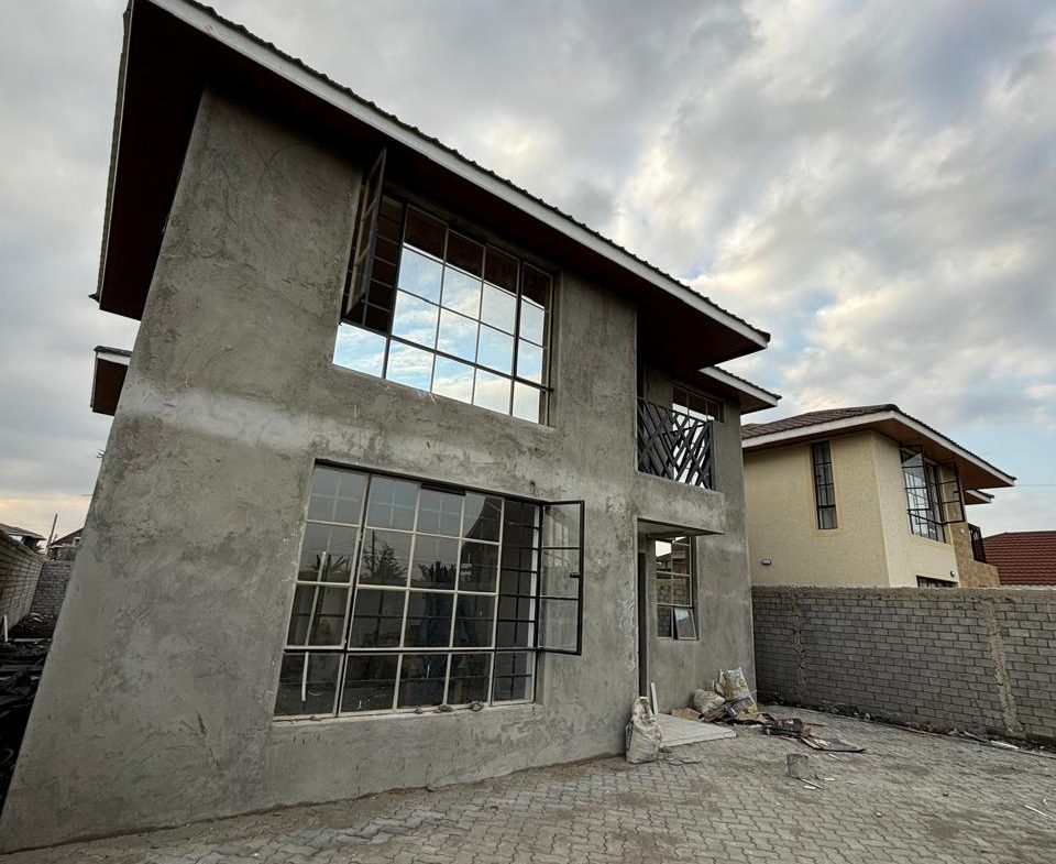 Spacious 4 Bedroom House For Sale in Syokimau. Has a Spacious living room Spacious garden All bedrooms ensuite. Asking Price: Ksh. 15M. Musilli Homes