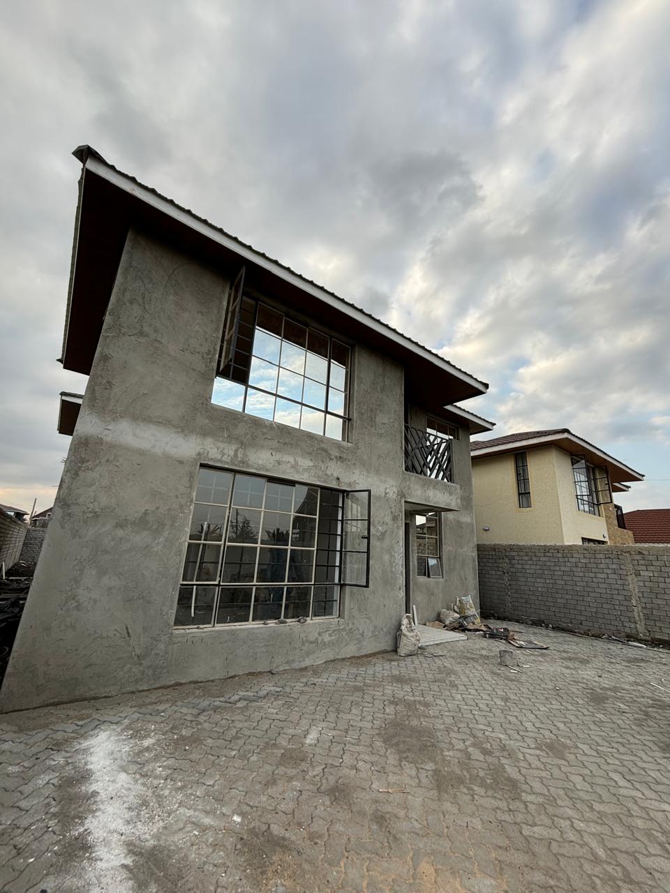 Spacious 4 Bedroom House For Sale in Syokimau. Has a Spacious living room Spacious garden All bedrooms ensuite. Asking Price: Ksh. 15M. Musilli Homes