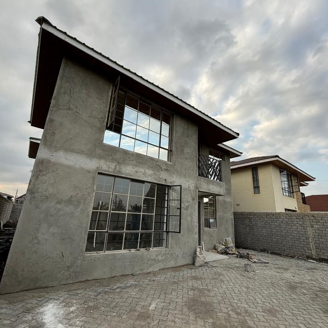 Spacious 4 Bedroom House for Sale in Syokimau. Has a DSQ, closed kitchen plan, and all bedroom ensuite. Asking Price: Ksh 15M. Musilli Homes