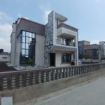 Modern 4 Bedroom Apartment For Sale in Malaa, Joskaa. Has solar water panels, a master bedroom ensuite, and a front garden. Asking price: Ksh 15M